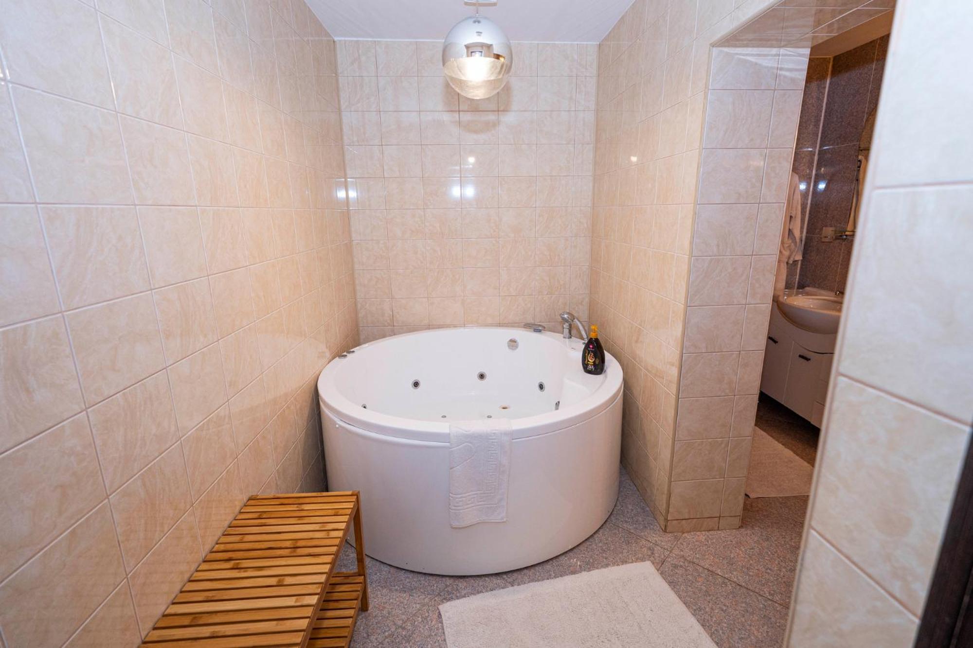 Noblesse Suite Galaţi Exteriör bild